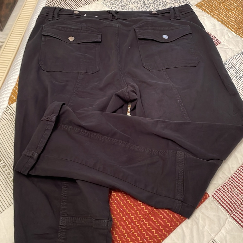 White House Black Market “The Straight Crop” in size 14 with adjustable cuffs